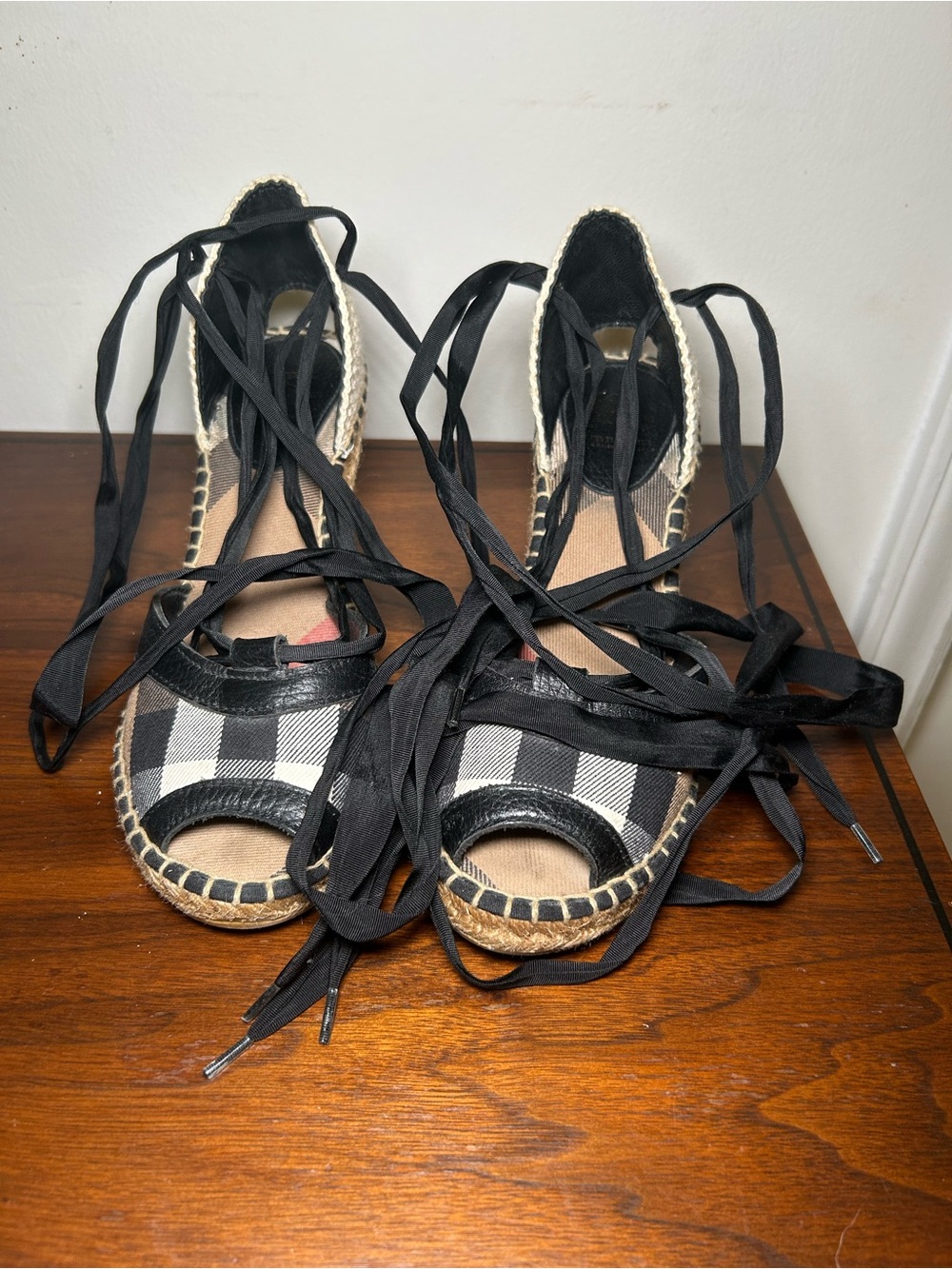 🖤 Burberry House Check Espadrille Wedge Sandals Lace-Up Sz 7 Black Leather